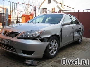 Битый автомобиль Toyota Camry