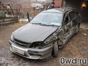 Битый автомобиль Toyota Caldina