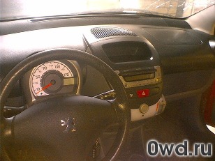 Битый автомобиль Peugeot 107