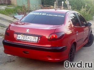 Битый автомобиль Peugeot 206