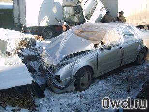 Битый автомобиль Saab 9000