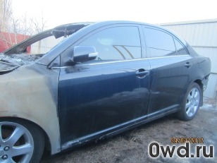 Битый автомобиль Toyota Avensis