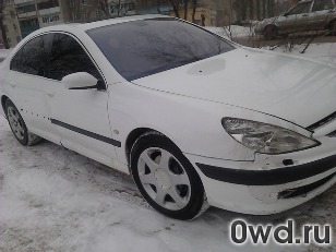 Битый автомобиль Peugeot 607