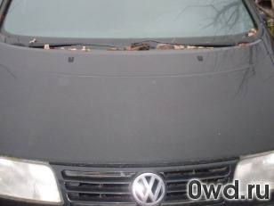 Битый автомобиль Volkswagen Sharan