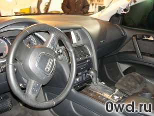 Битый автомобиль Audi Q7