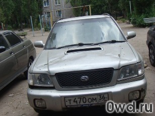 Битый автомобиль Subaru Forester