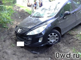 Битый автомобиль Peugeot 308