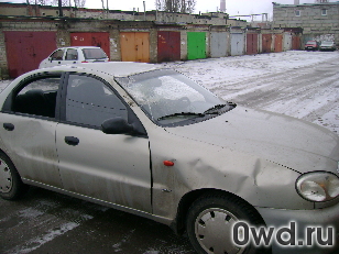 Битый автомобиль Chevrolet Lanos