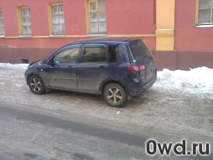 Битый автомобиль Mazda Demio