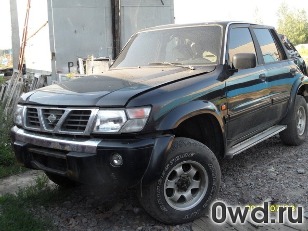 Битый автомобиль Nissan Patrol