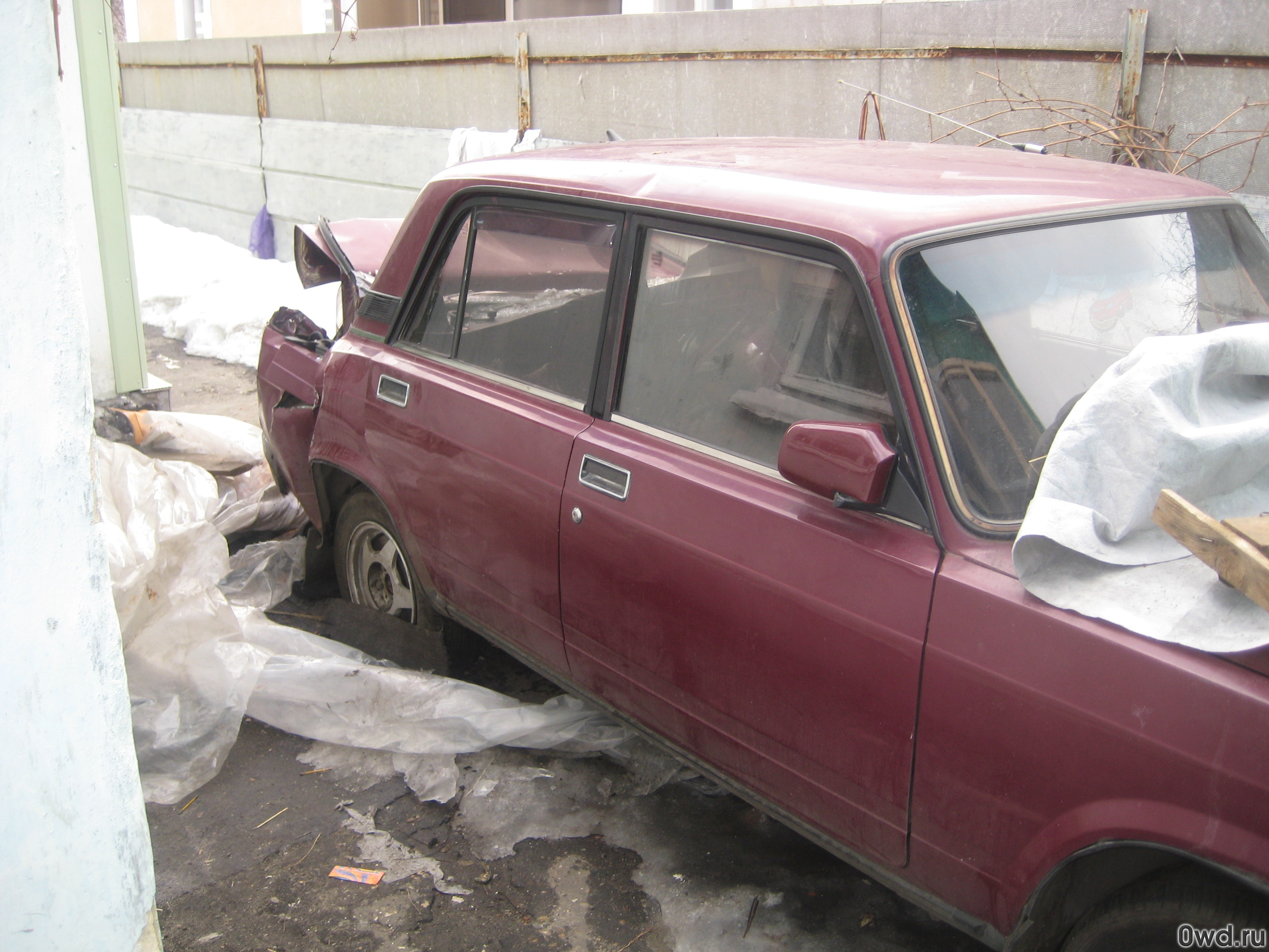 Битый автомобиль LADA (ВАЗ) 2107 (2001) в Воронеже